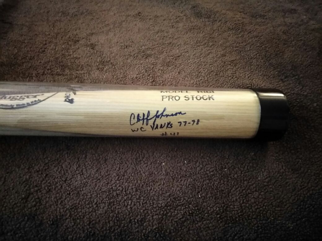 Authentic cliff Johnson signed 1977&1978 NY Yankees Louisville slugger with c.o.a