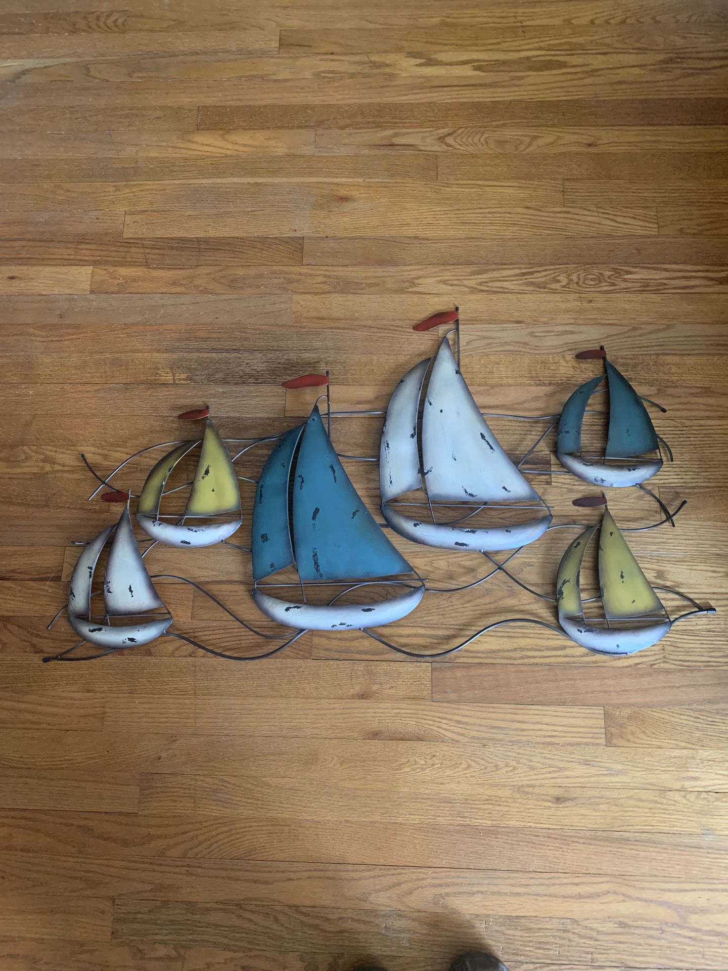 Metal wall art, depiction of sailboats
