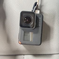 GoPro HERO6 Black — Waterproof Digital Action Camera for Travel with Touch Screen 4K HD Video 12MP Photos