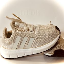 Sneakers Size 8k (adidas)