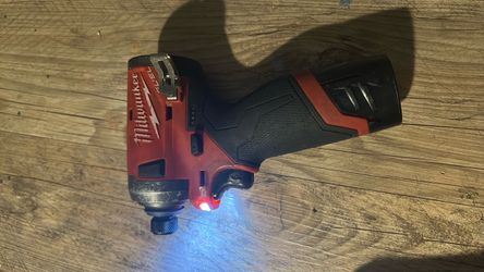 Milwaukee 1/4 impact driver