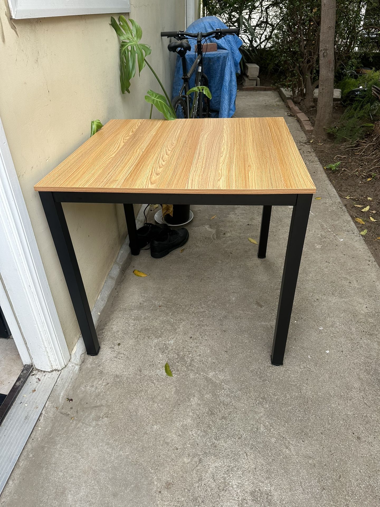 Black And Wood Table