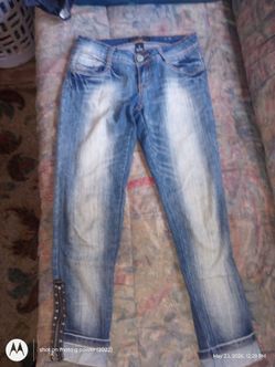Southpole size 3 womens Capri's