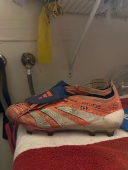 Predator elite soccer cleats size 9