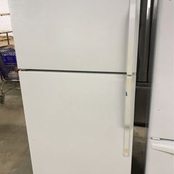 GE Refrigerator Top Freezer White Hablo Español 