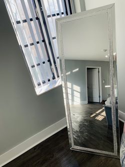 Beautiful Glam Mirror For Sale! !100