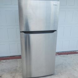 Refrigerator Cleen Good Condition $150