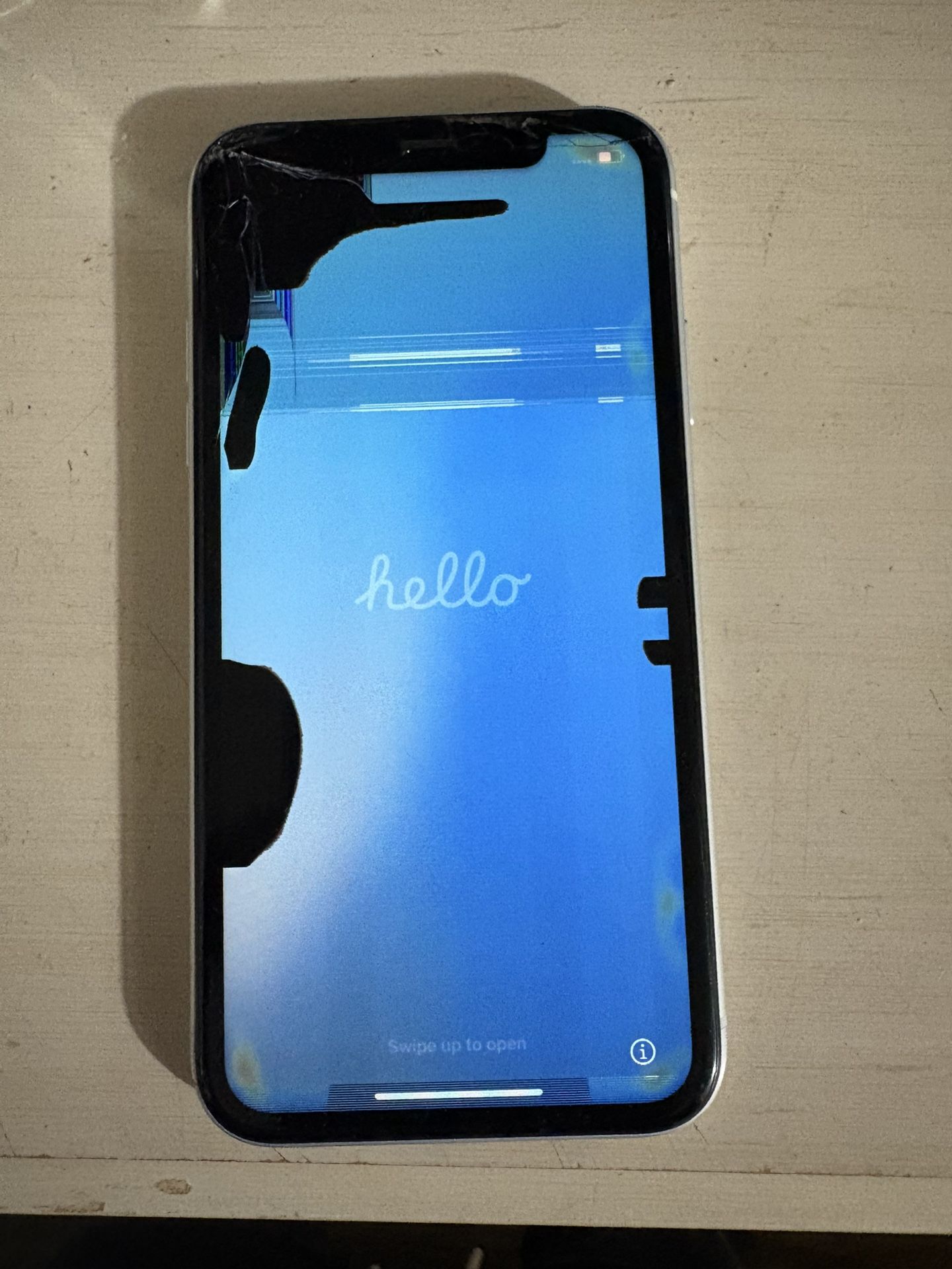 iPhone XR *Cracked Screen*