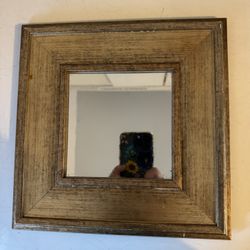 A Small mirror accent