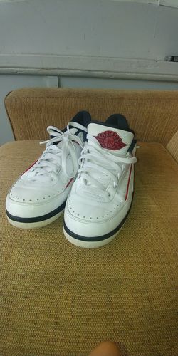 JORDAN 2 LOWS...SIZE 11