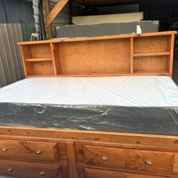 ✨ Captain’s Bed w/ Storage + New Mattress ✨