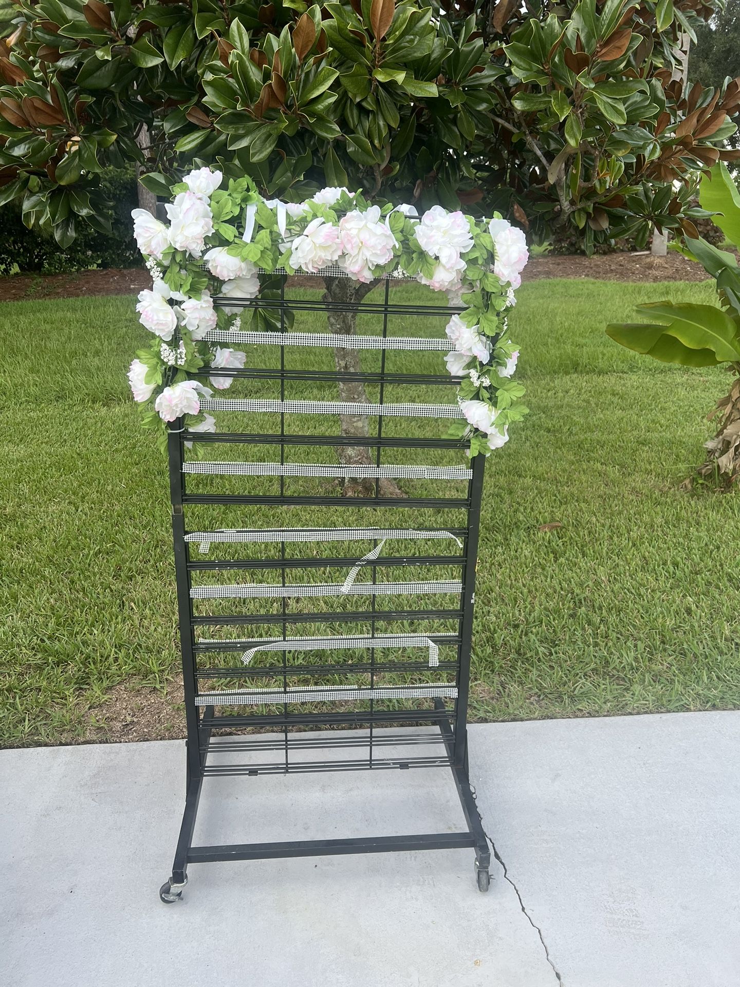 2 piece 7 feet Garden square backdrop flowers and vines on wheels. Ideal for photos and displays. Needs slight knocking to separate. Pickup @ 31705