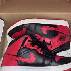 Air Jordan 1 Mid “Banned” (2020)