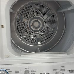 Frigidaire Washer/Dryer Tower 3.9 Cu. Ft. 29” EXCELLENT PRICE !