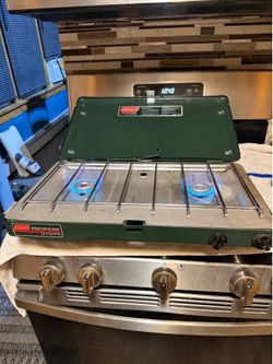 Coleman 2 burner stove