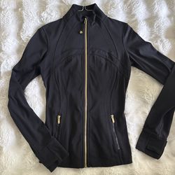 black w gold zipper lulu size 4