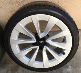 Tesla Mode 3 Sport 19” wheels