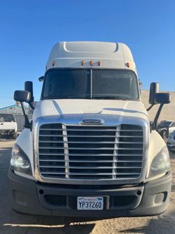 2015 Freightliner Cascadia Semi Truck