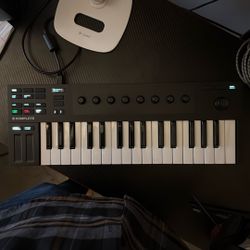 Native Instruments Komplete Kontrol M32 Keyboard 