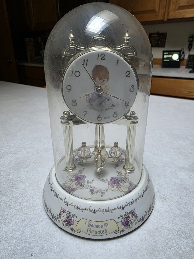 Precious MOMENTS Anniversary Clocki