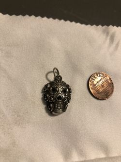 Sterling silver skull pendant