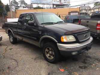 2001 FORD F150 EXT CAB 79,000 MILES ONLY, JUST PASSED CT EMISSION. Has rust on sides. Needs one exhaust manifold but runs good