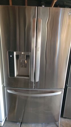 LG REFRIGERATOR WITH INSTAVIEW DOOR WORKS GREAT CAN DELIVER ANYWHERE