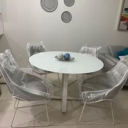 CHAIR COVERS (Set of 4)  Cobertura para sillas de plástico (4)  3.94” prof  x 5.91” anch x 1.97” alto