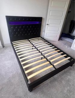 Cama led nueva queen