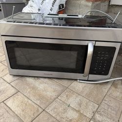 Frigidaire Stainless Steel Over-The-Range Microwave – Works Great