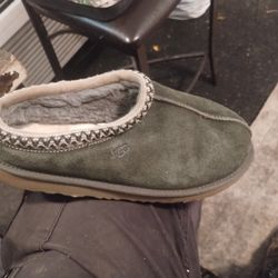 Ugg's Size 6
