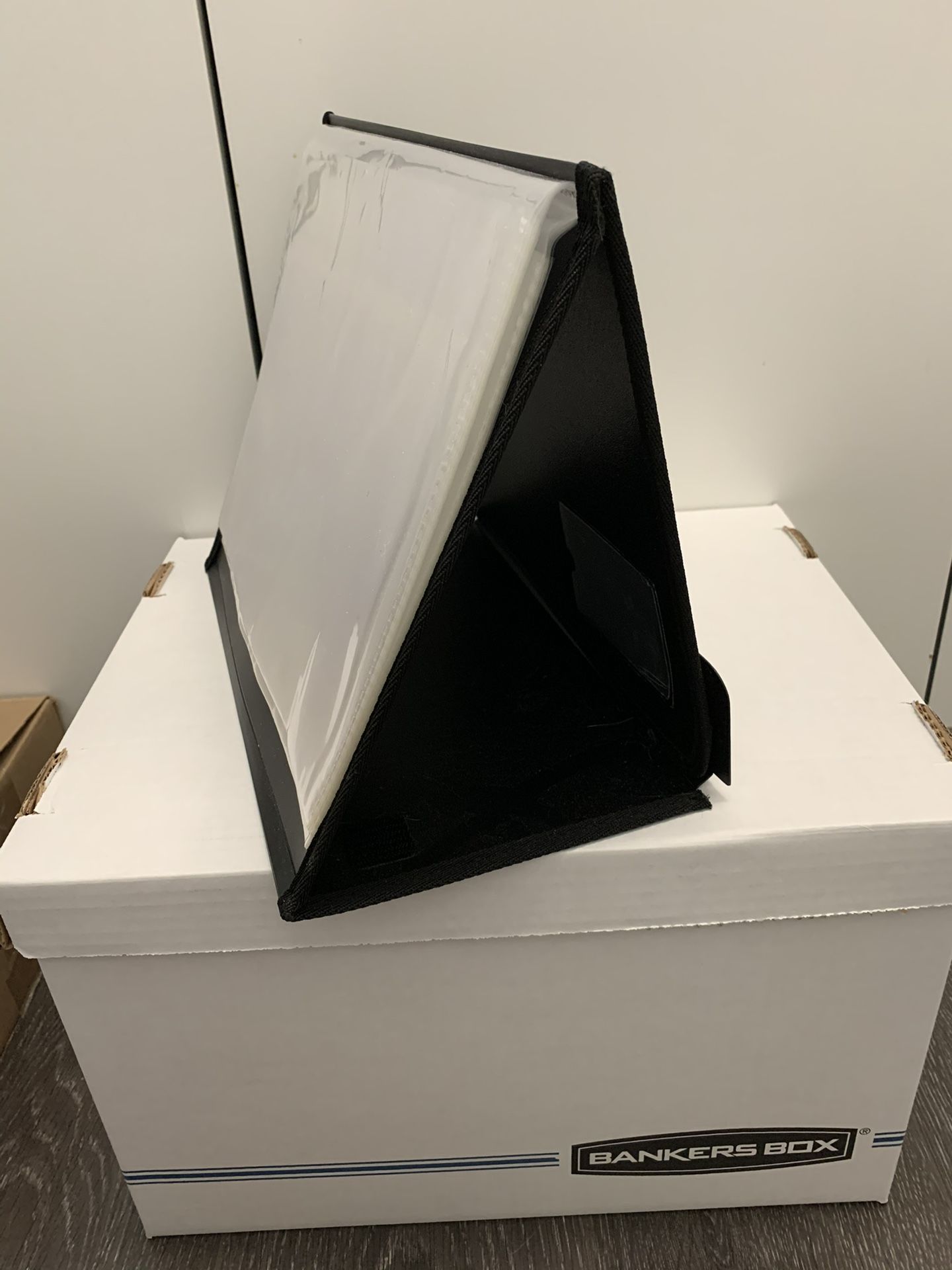 Lion - Display Book-N-Easel Presentation Folder (20) - Pockets - Black Business Card Pocket On Front 12" X 10"