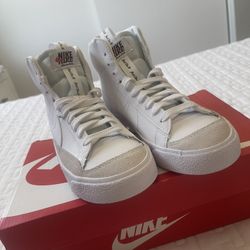 Blazer Mid 77