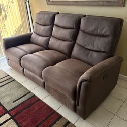 Power Reclining Leather Sofa Couch With USB Ports