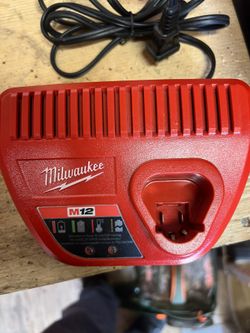 Milwaukee M12 Charger