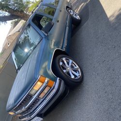 Suburban 