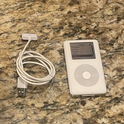 Apple iPod Classic 4th Generation White (20GB) With Charging Cord