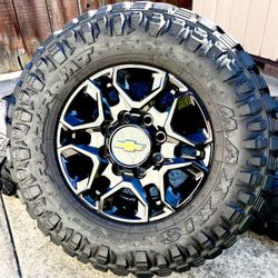 New 2025 Silverado 2500 OEM Z71 Gloss Black Wheels w/ sensors on 34” Maxxis Razr MT 90% Tread