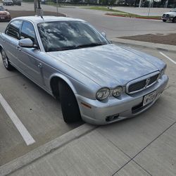 Two thousand eight x j eight jaguar