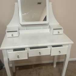 White Vanity Table With Mirror 