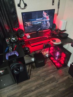 Computer desk