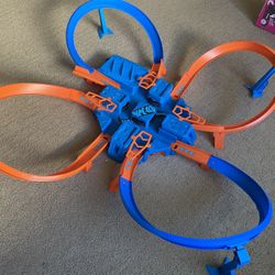 Hot Wheels Criss Cross Crash Set, Motorized Track Set