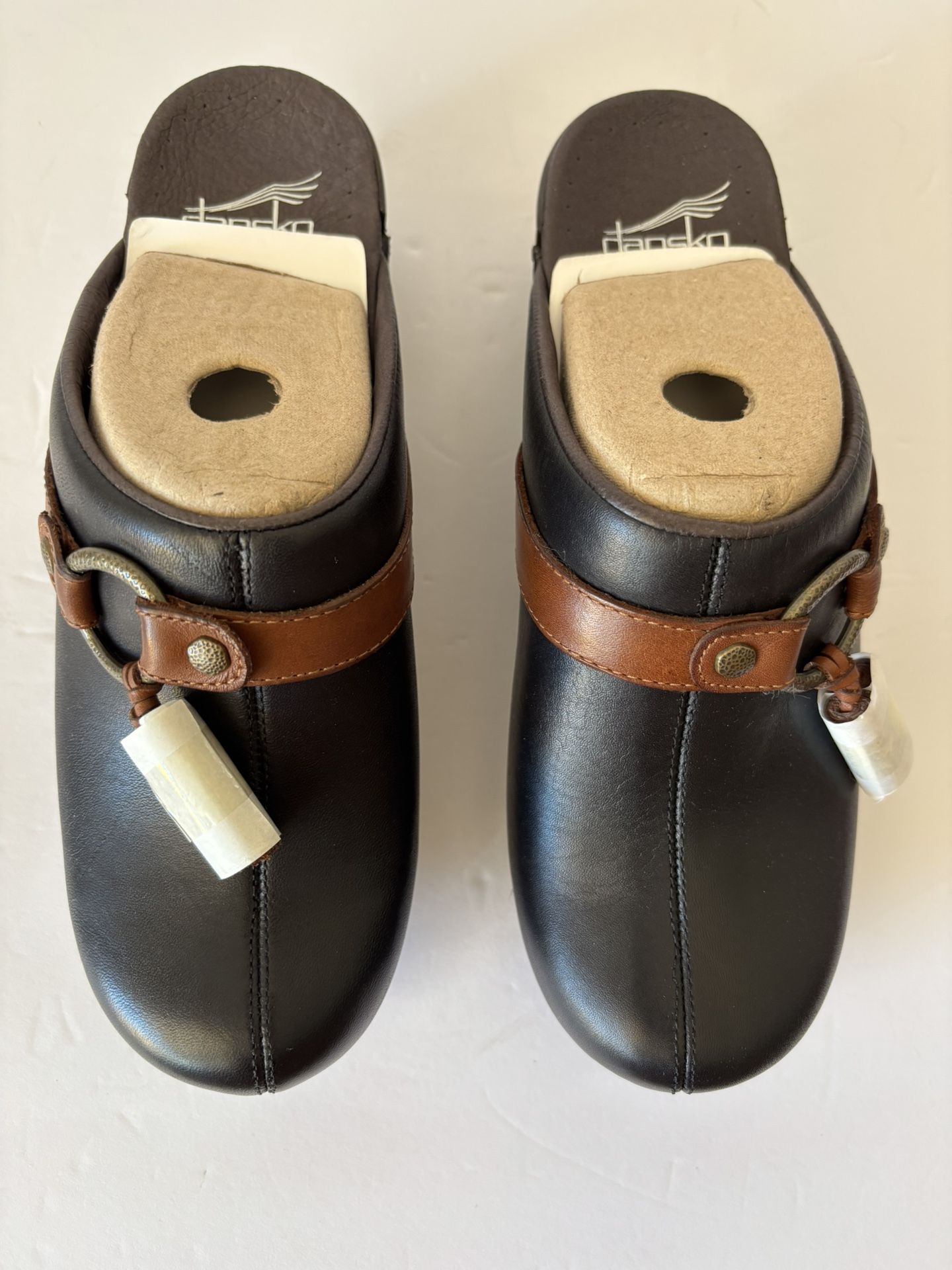 New Women’s Dansko Shandi Black Leather Clogs Tasseled
