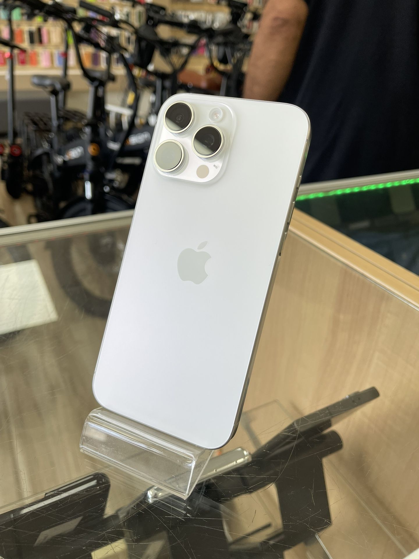 iPhone 16 Pro Max White Fully Unlocked To Any Carrier! 256GB Shop Without Using Credit! Take It Home Today $0 To $100 Down! Best Financing Deals!