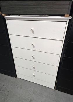 Five drawers dresser