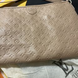 Louis Vuttion Purse 