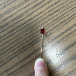 10k gold hat/tie pin with red stone on