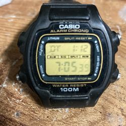 Vintage Casio W-725 black resin digital wristwatch.