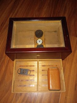 Quality importers Desktop Cigar Humidor with Accessories