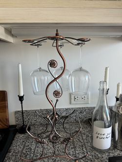 Wine rack & glasses